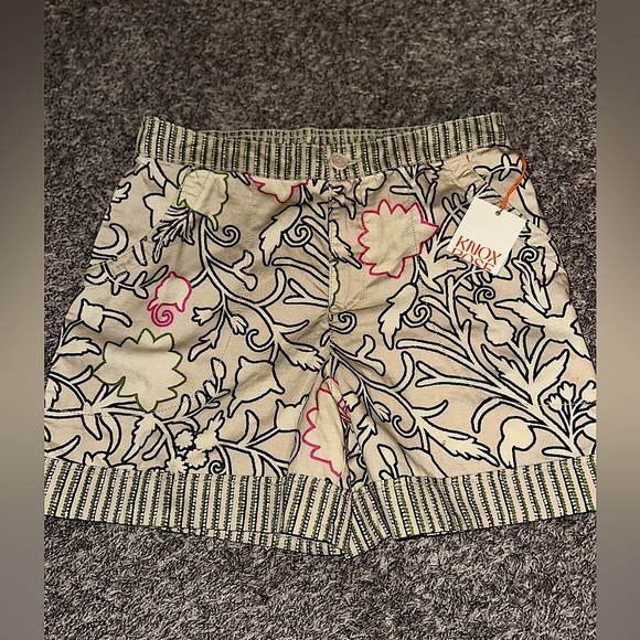 Knox Rose Pants - Women’s Knox Rose Floral Beige Shorts Size Medium New with Tags